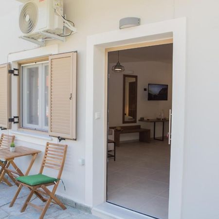 Le Quartier Comfy Studios Parga Exterior photo